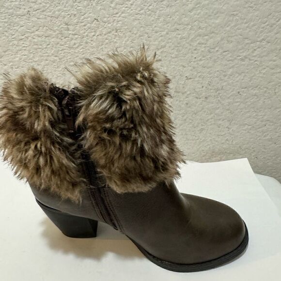 Sugar Pursuit Brown Boots with Faux Fur Collar - Picture 4 of 16